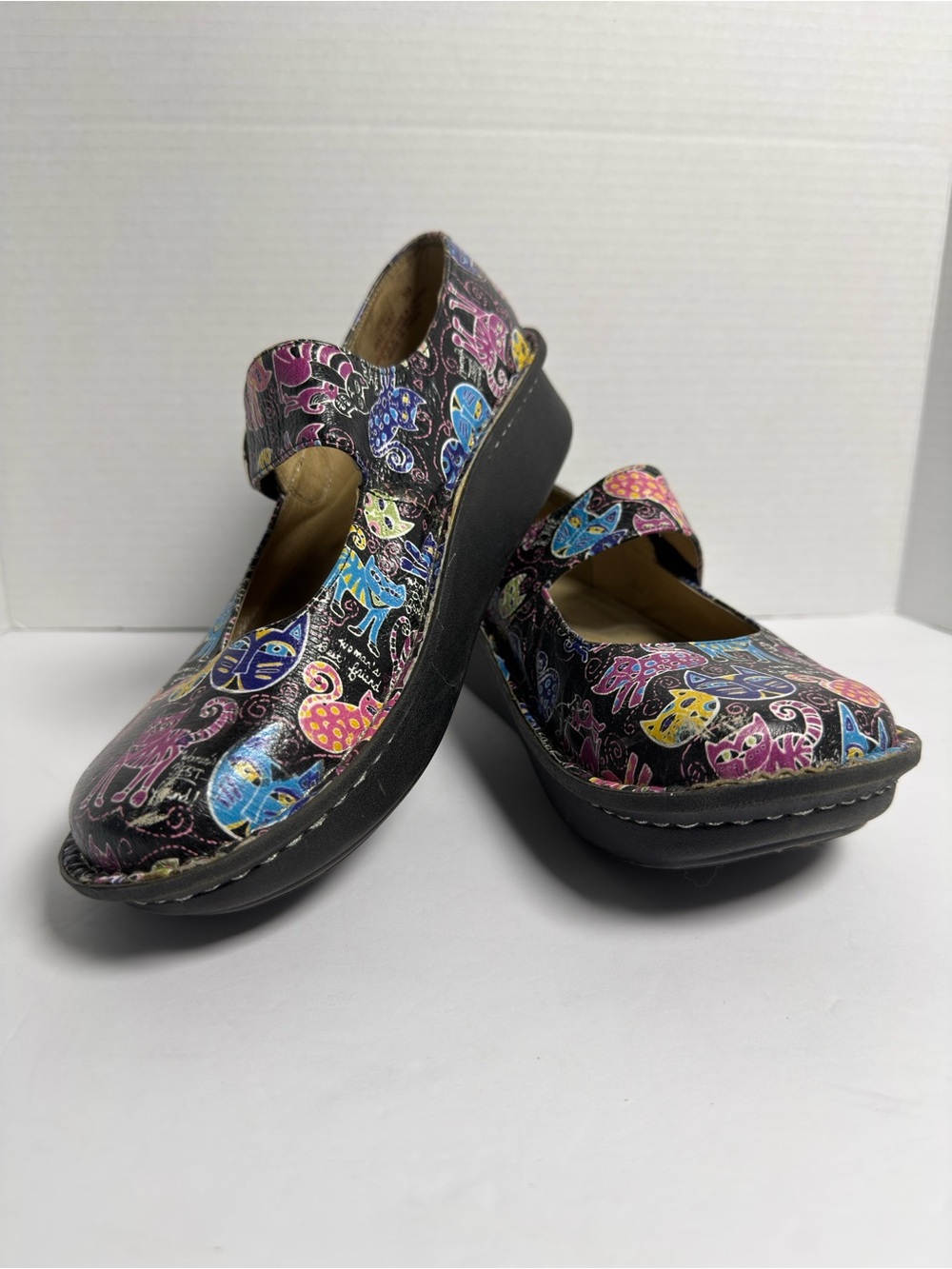 Black Mary Jane Platform Mules with Multicolor Cat Motif Sz 39